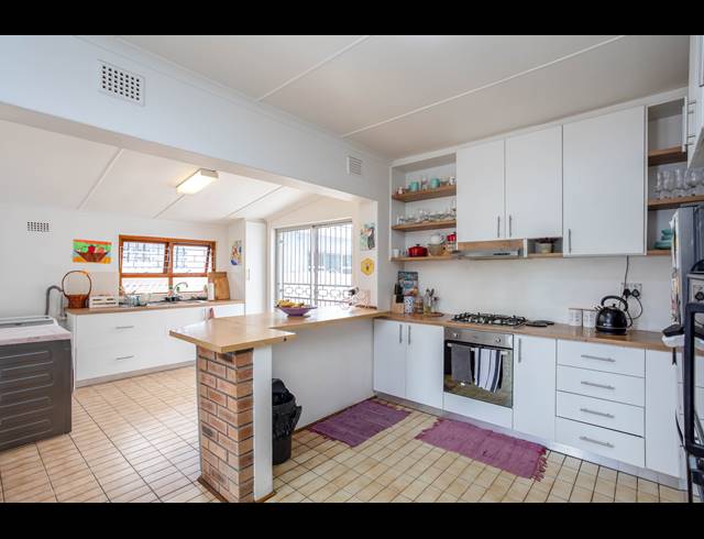 3 BEDROOM FREESTANDING FOR SALE IN OAKDALE